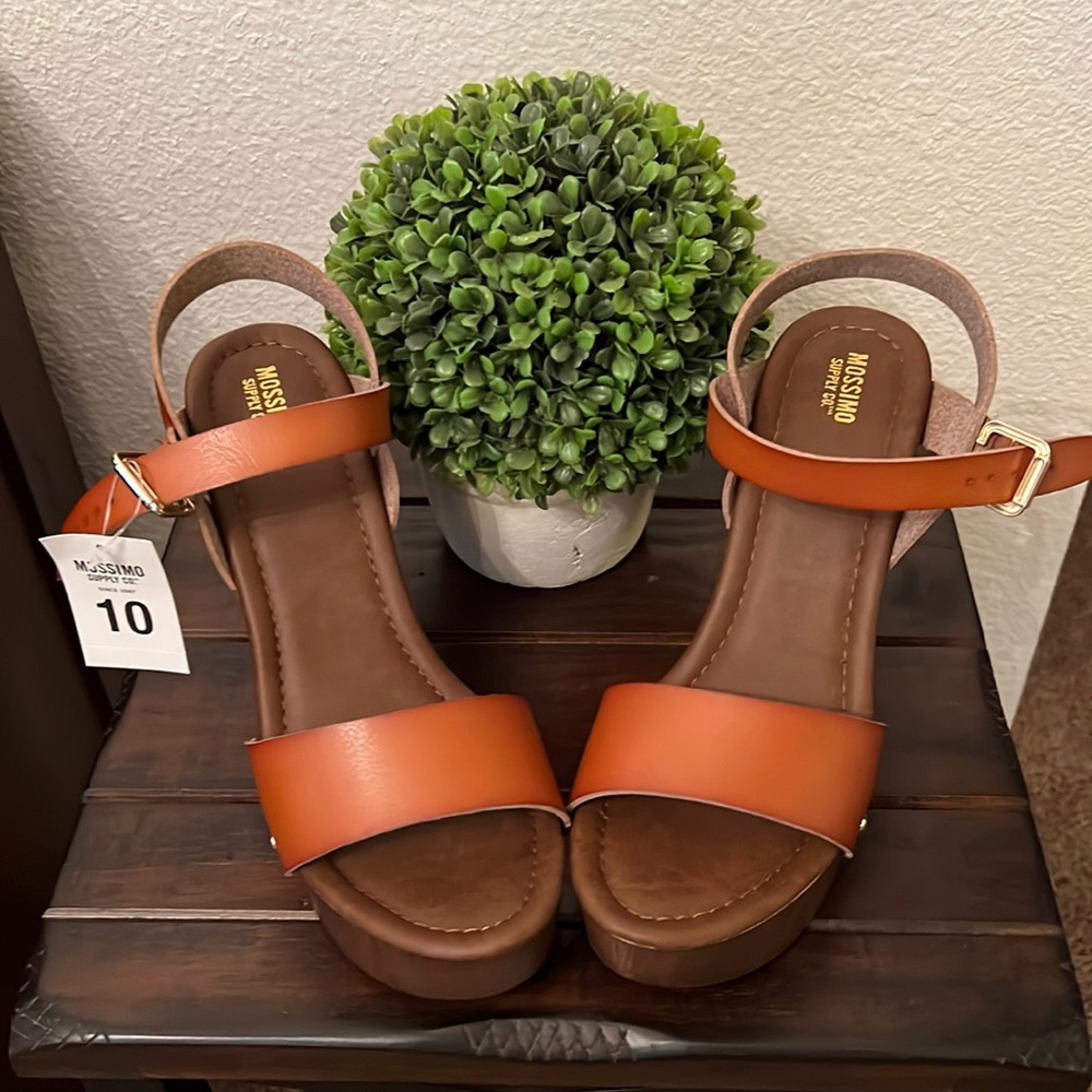 NWT SIZE 10 Womens 5 inch clogs